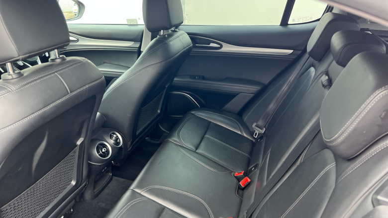 Alfa Romeo Stelvio 2.2 D 210 Speciale 5dr Auto Diesel Estate